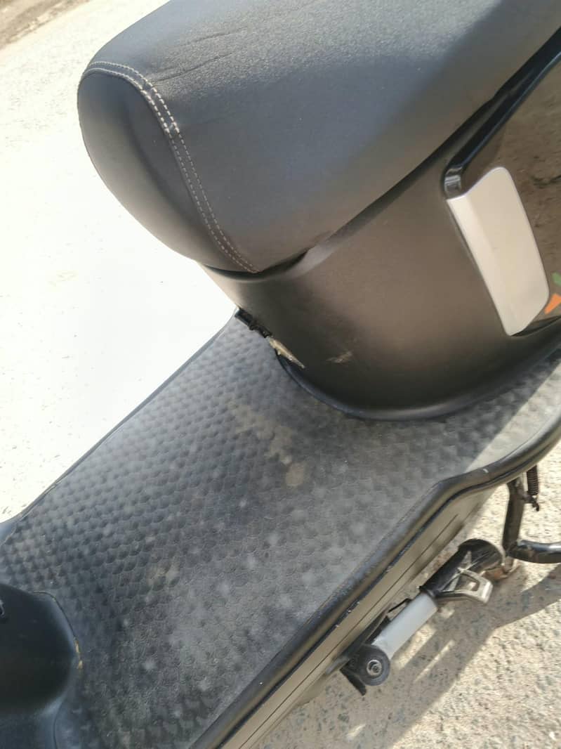 electric scooty 9