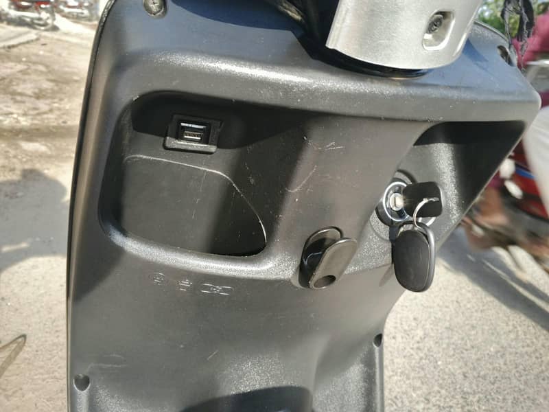 electric scooty 11