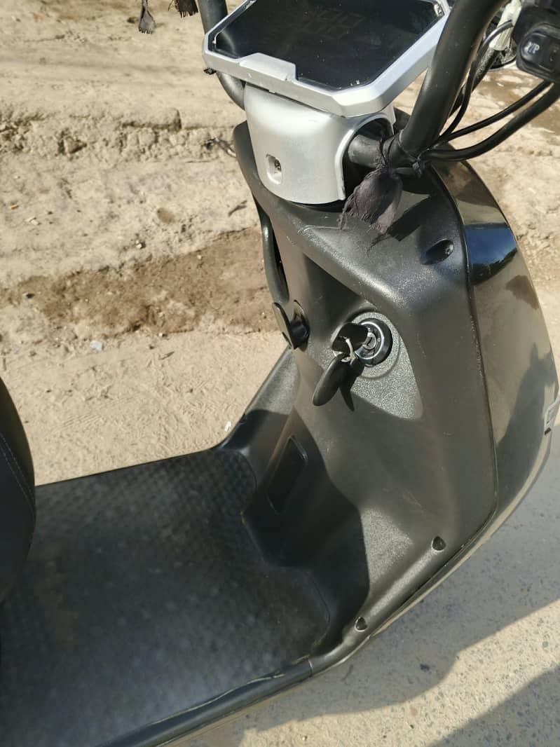 electric scooty 13