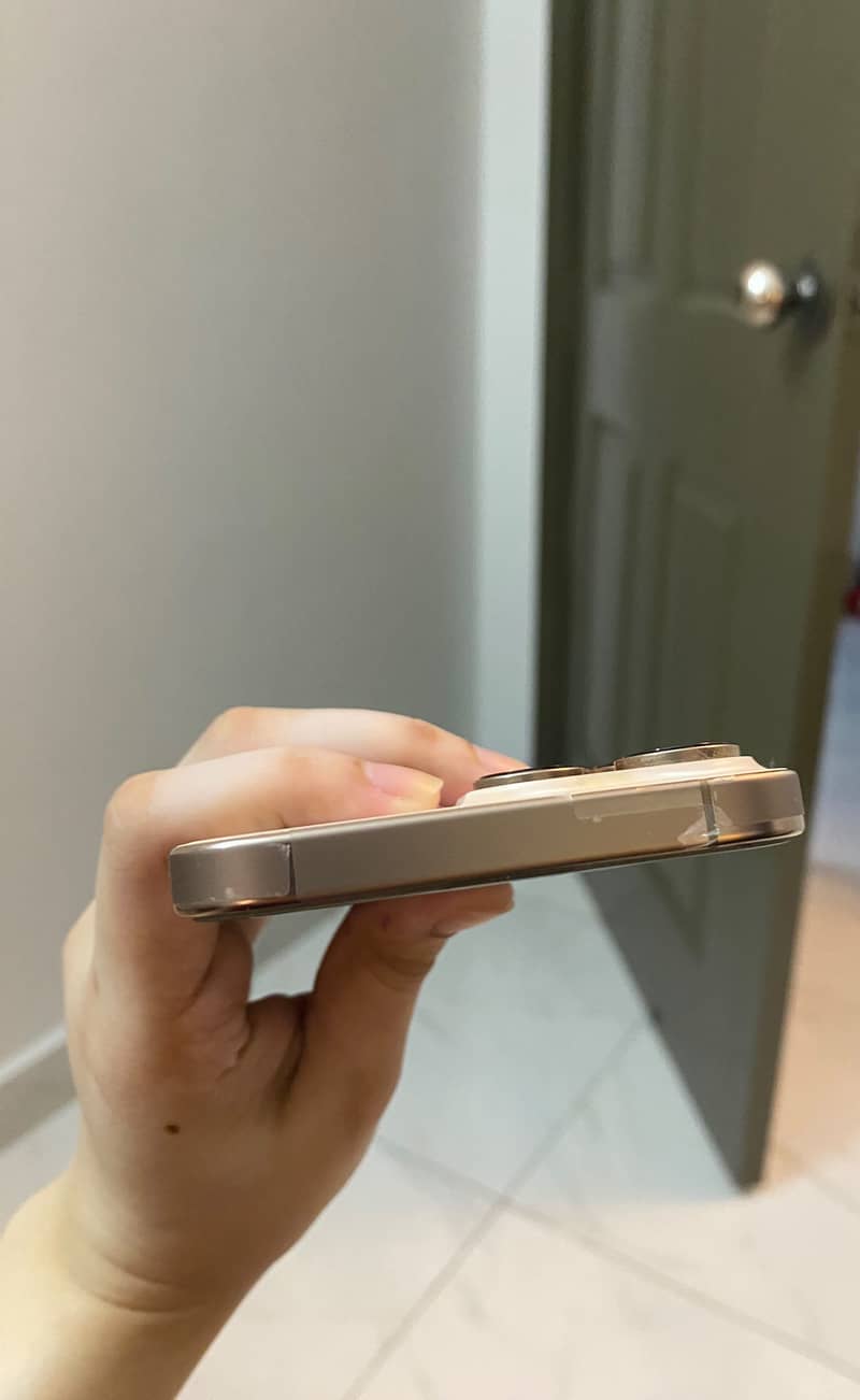 Apple iPhone 16 Pro Max 3