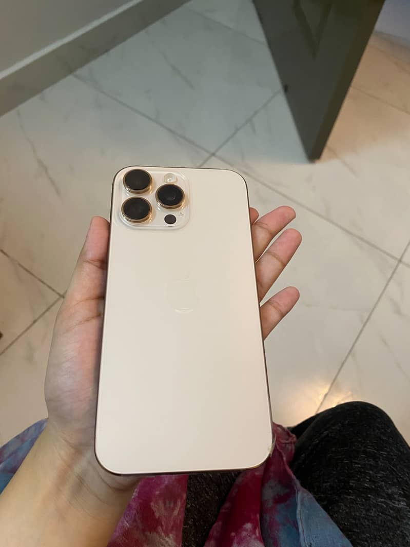 Apple iPhone 16 Pro Max 4