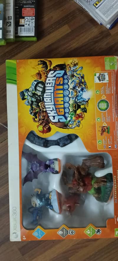 Skylander Giant Game Pack with Figures