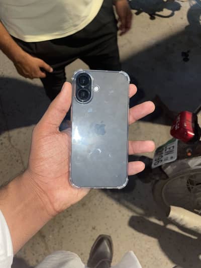 Apple iPhone 16