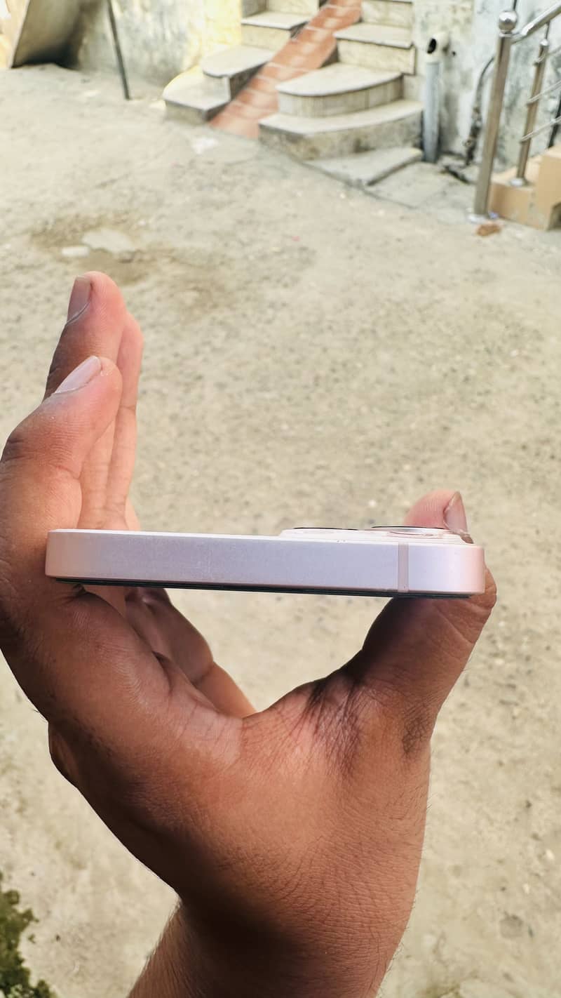 Apple iPhone 13 3