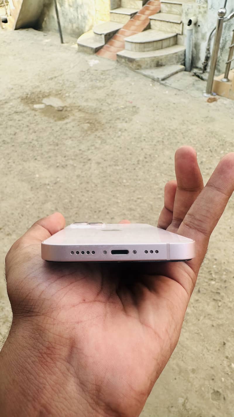 Apple iPhone 13 4
