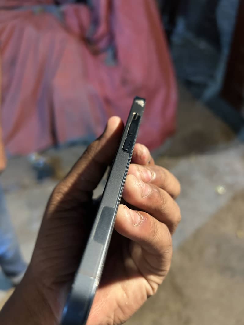 Apple iPhone 14 3