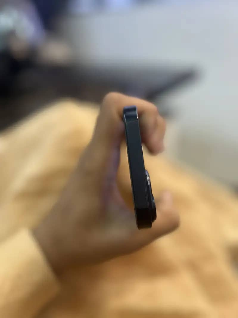 Apple iPhone 14 3