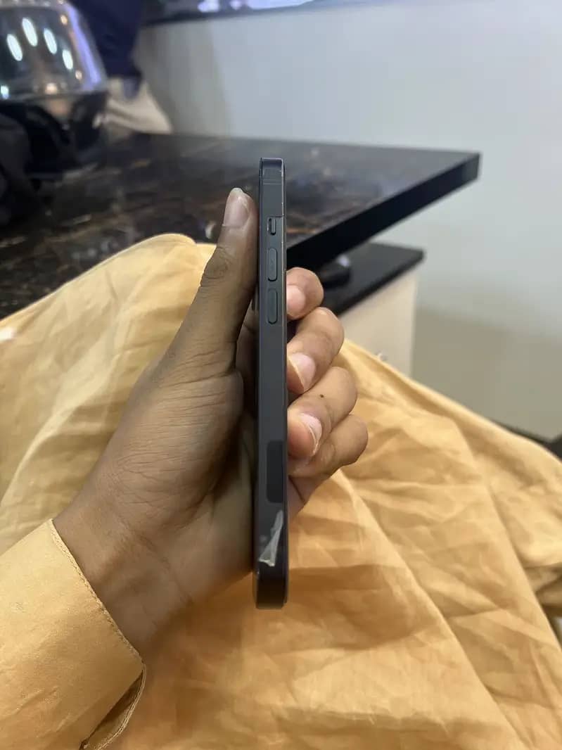 Apple iPhone 14 4