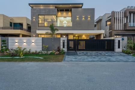 D H A Lahore 1 Kanal Brand New Mazhar Munir Design House With 100% Original Pics Available For Rent
