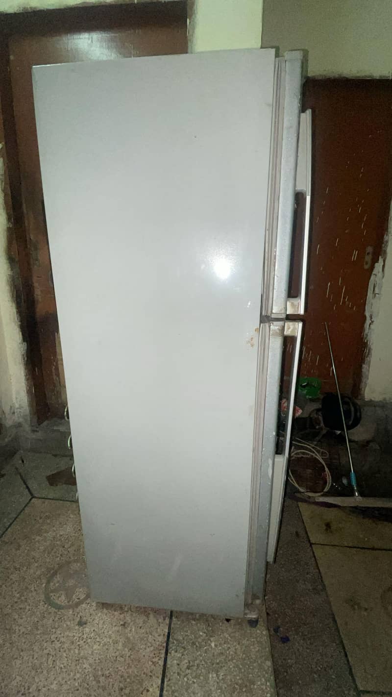 DAWLANCE FRIDGE 2