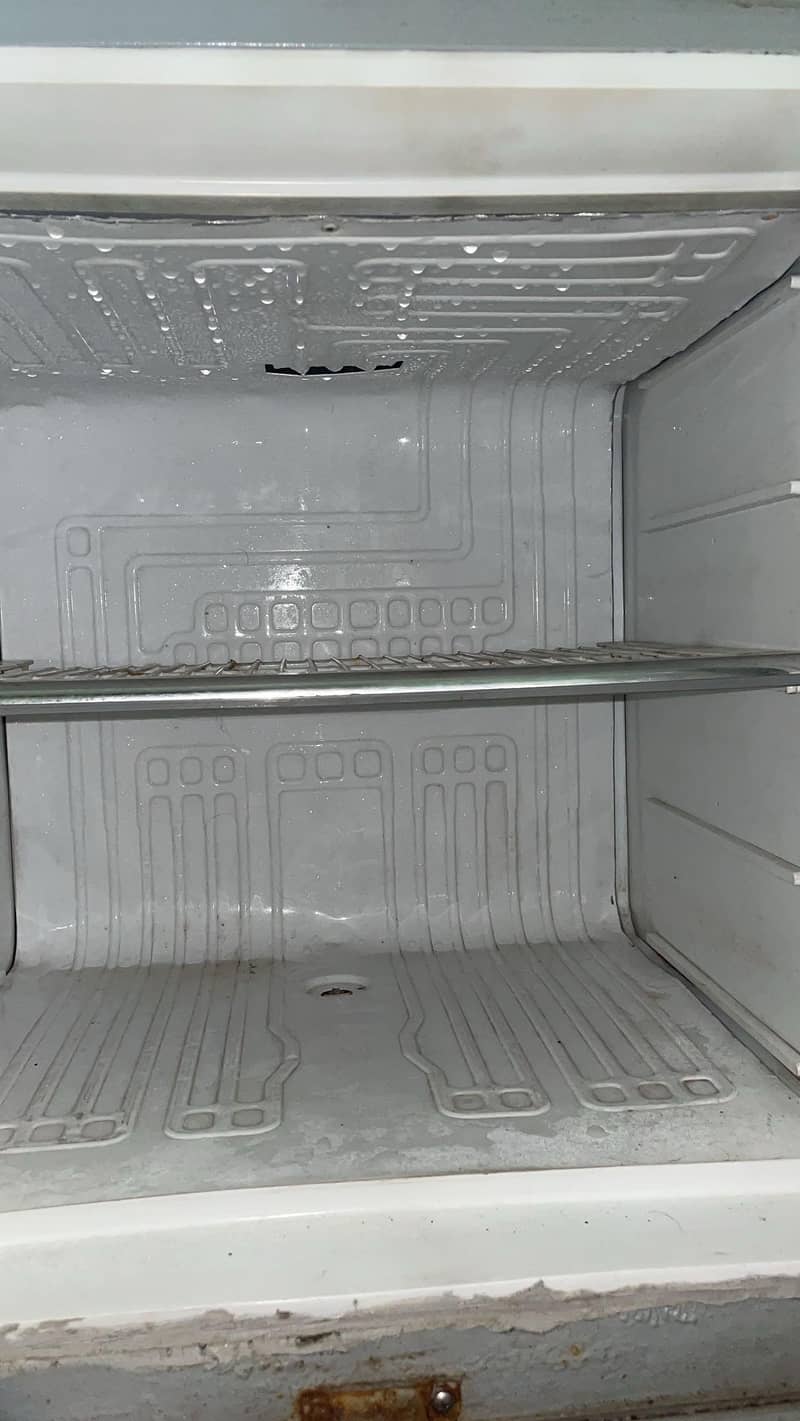 DAWLANCE FRIDGE 3