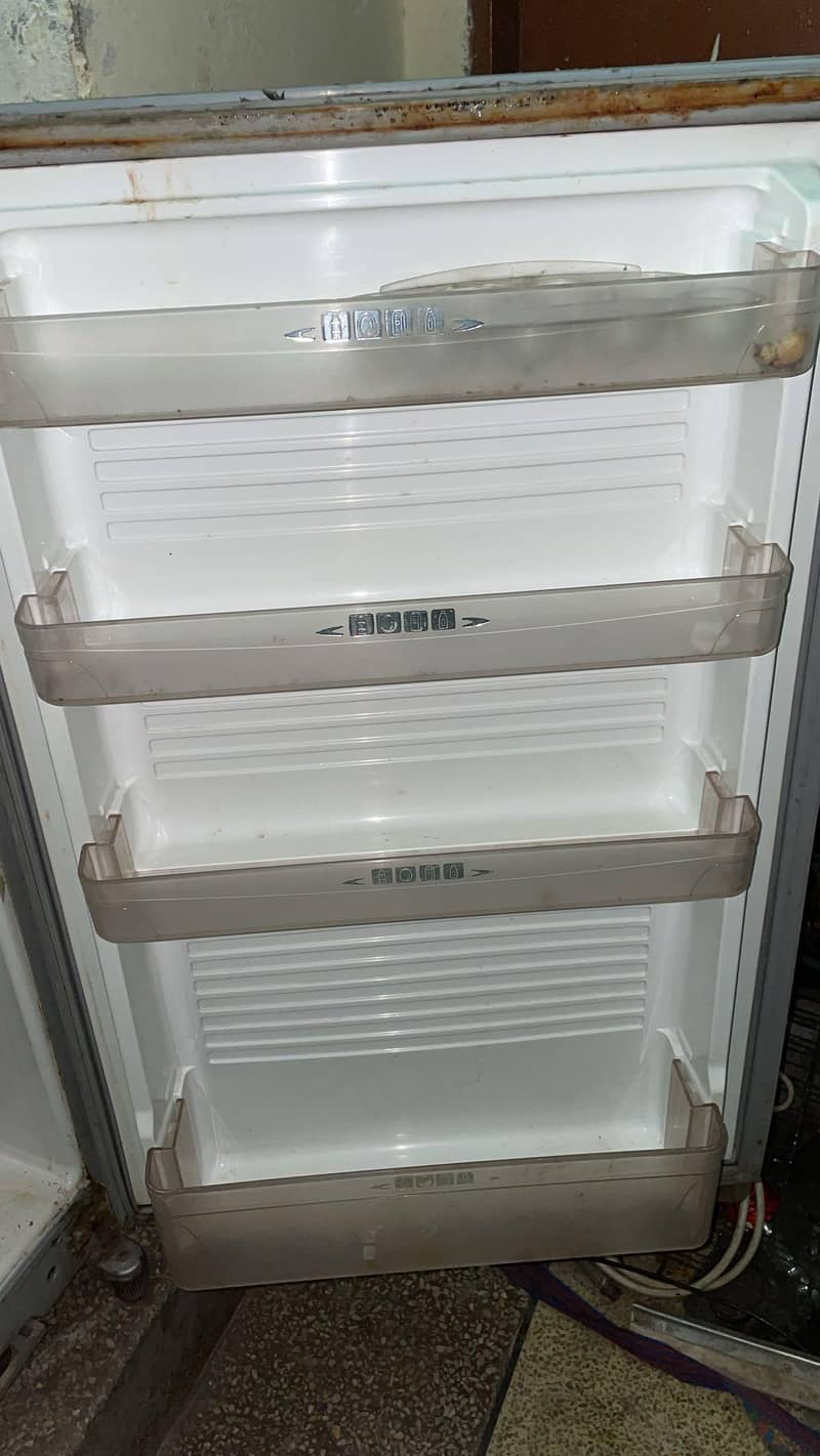 DAWLANCE FRIDGE 5