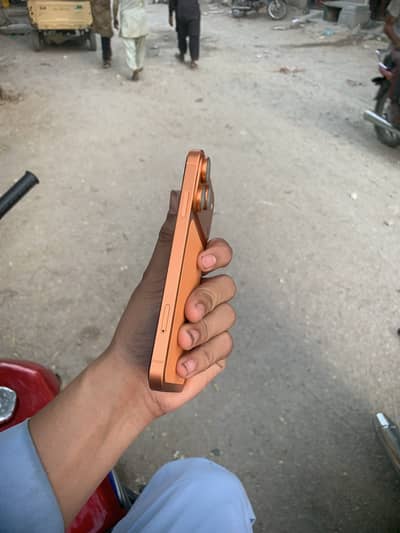 Apple iPhone XR convert 17 pro