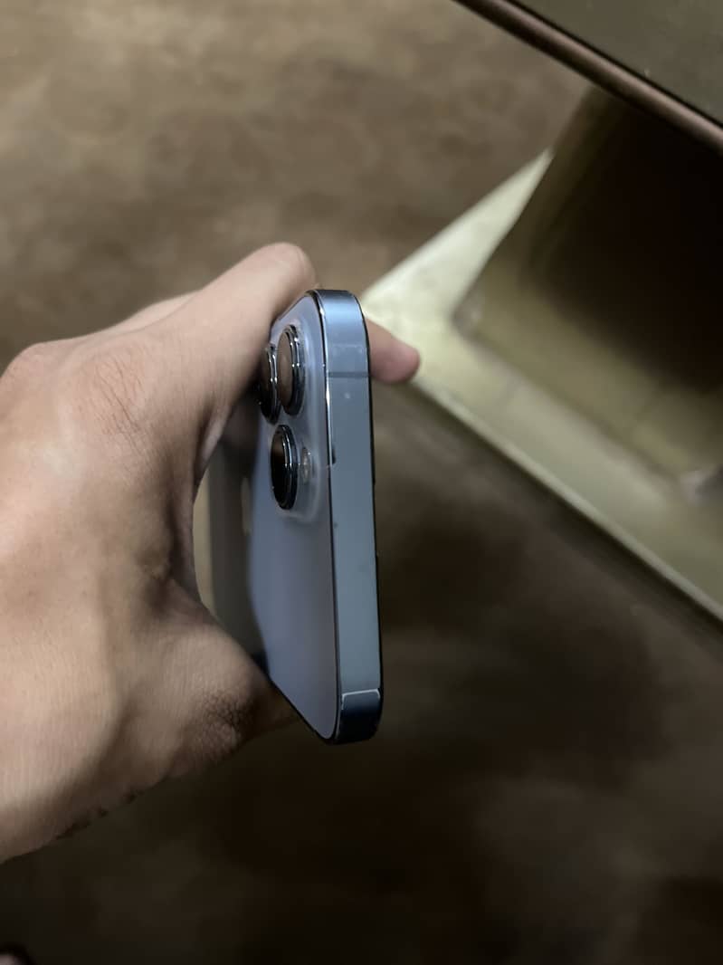 Apple iPhone 13 Pro Max 2