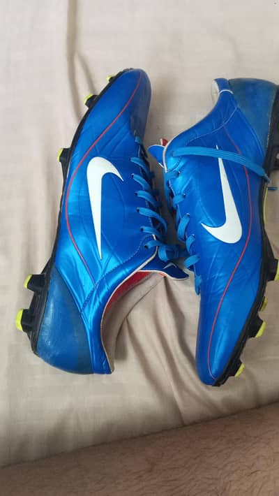 R9 edition Nike football shoes