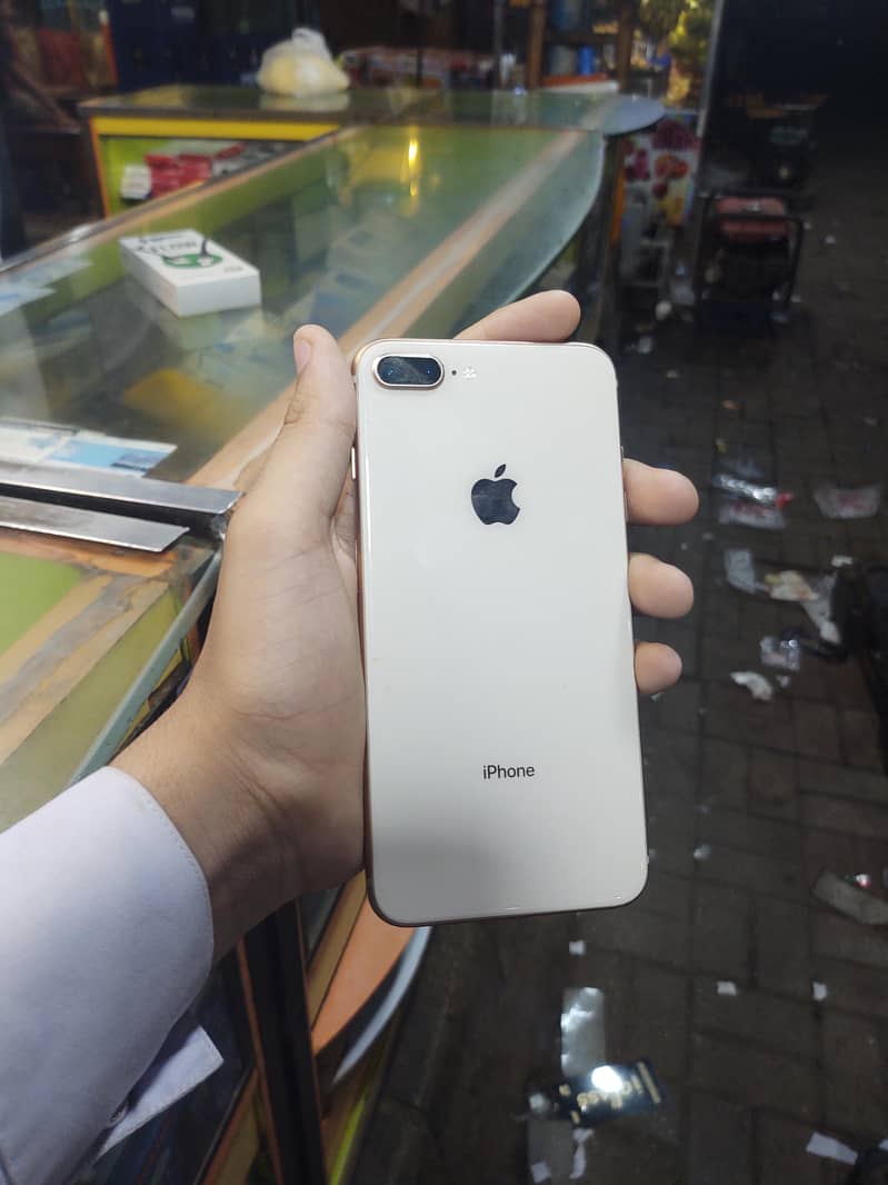 Apple iPhone 8 Plus 0