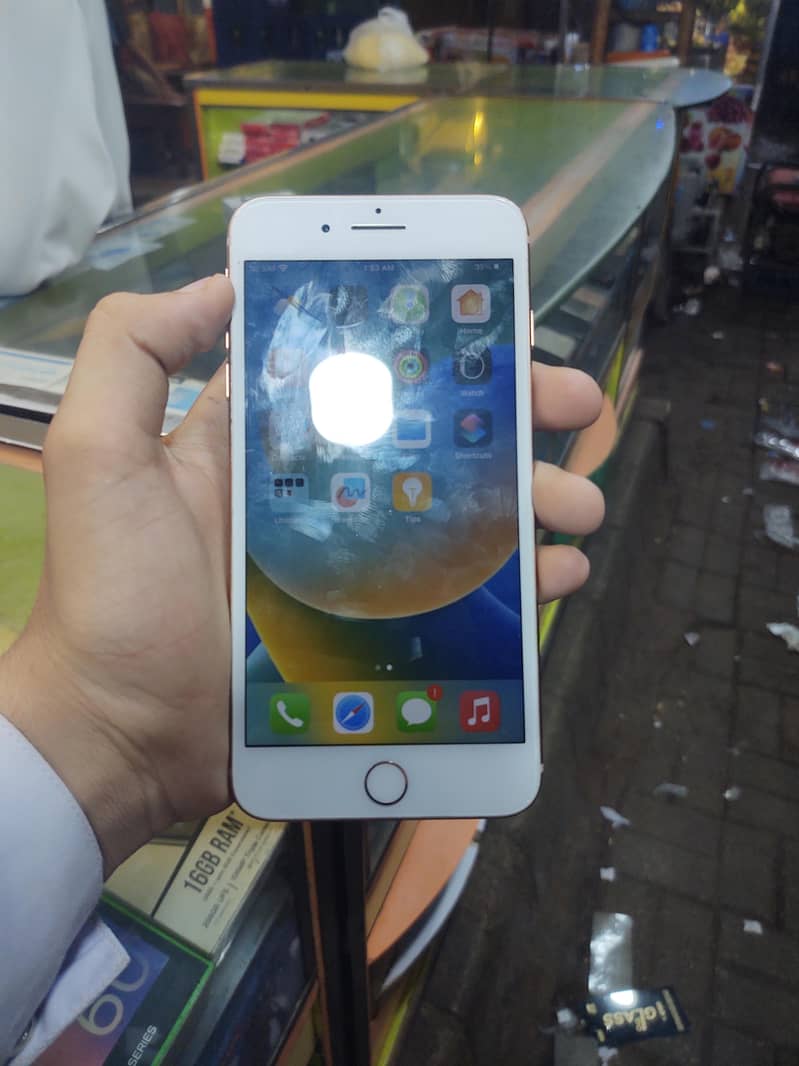 Apple iPhone 8 Plus 1