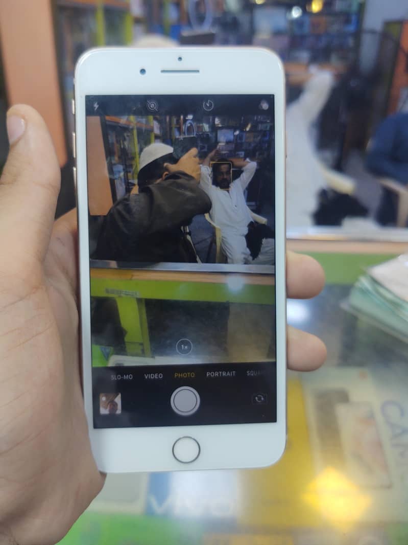 Apple iPhone 8 Plus 4