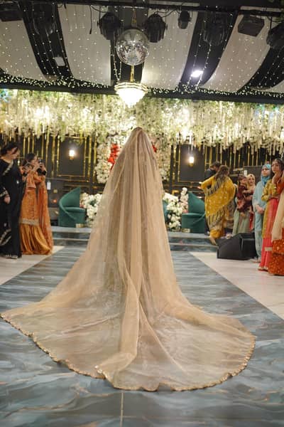 bridal entry dupatta