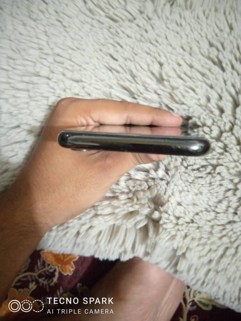 Apple iPhone X 4