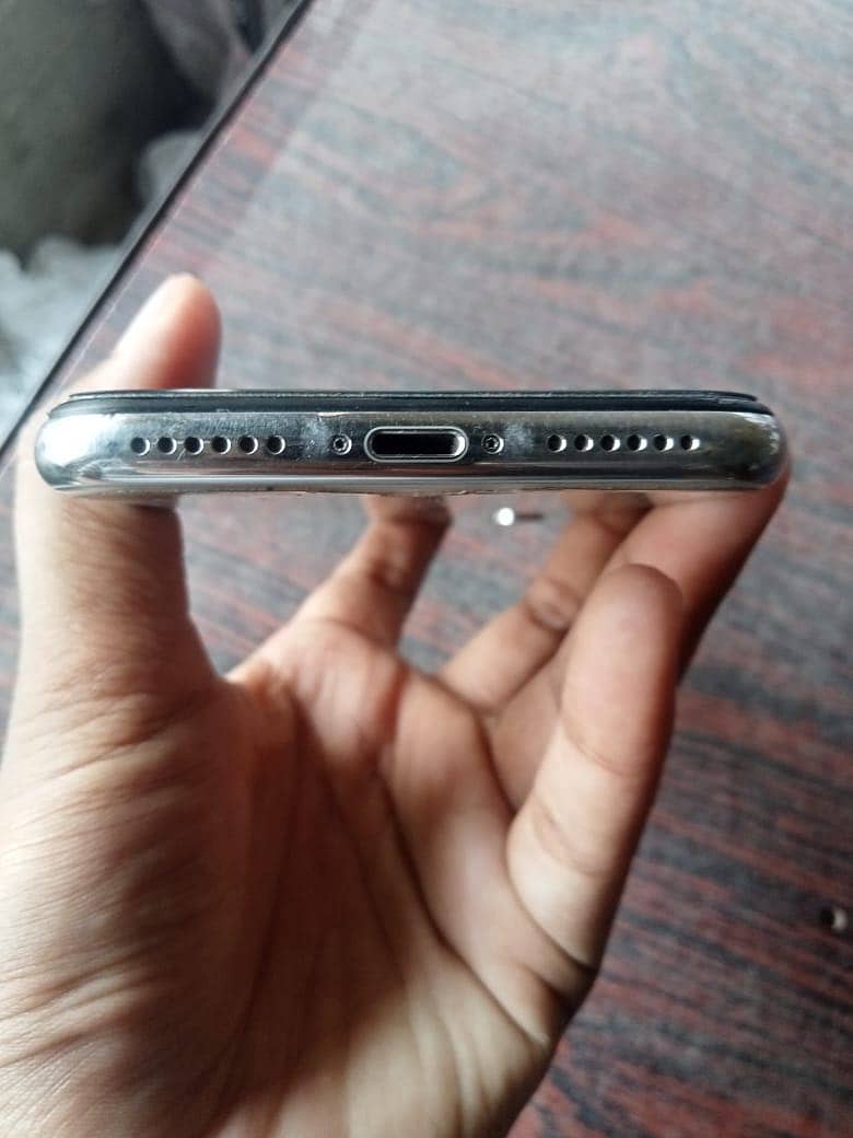 Apple iPhone X 4