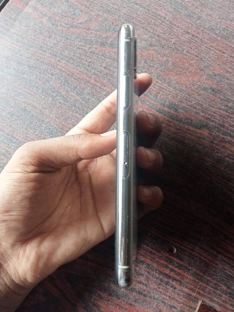 Apple iPhone X 5
