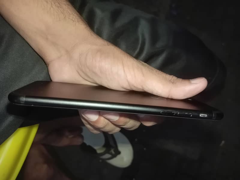 Apple iPhone 7 Plus 2