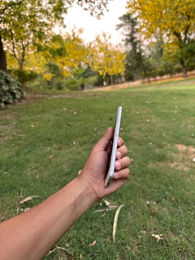 Apple iPhone 6S 4