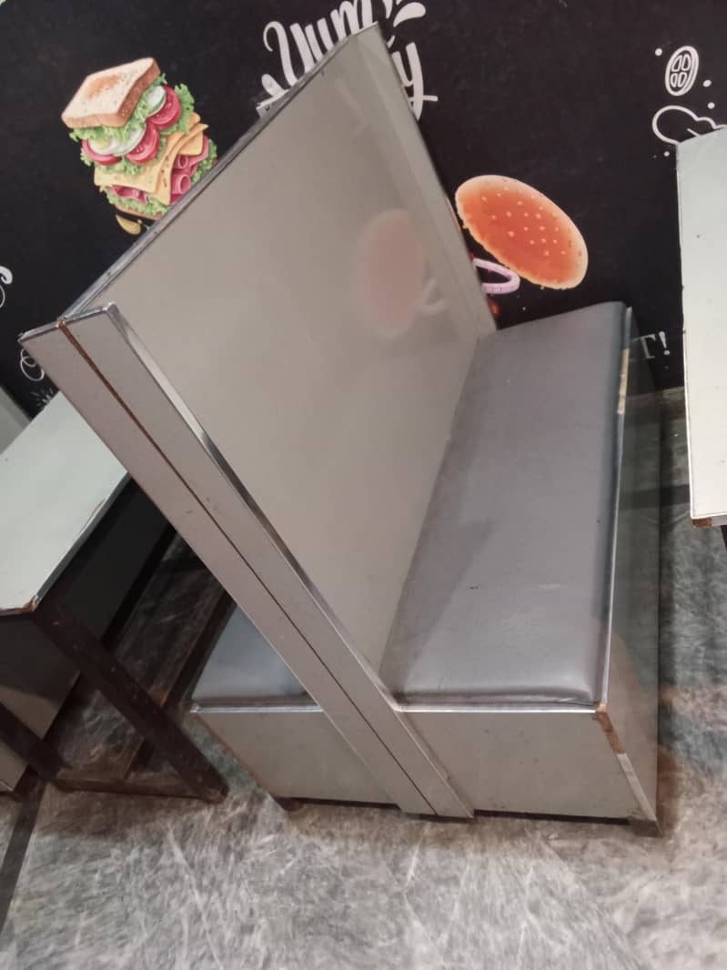 Table for Restaurant 0
