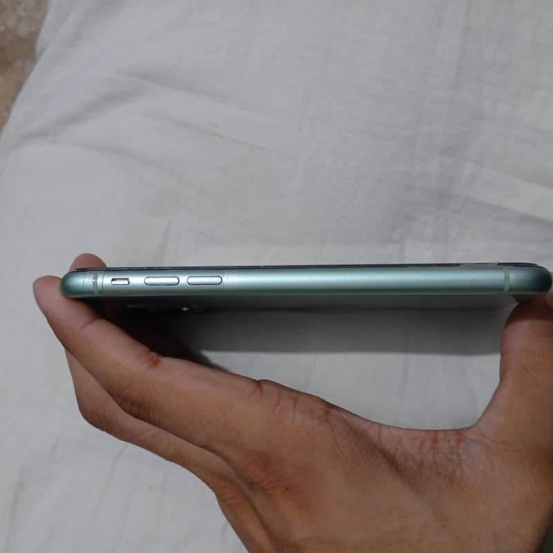 Apple iPhone 11 3