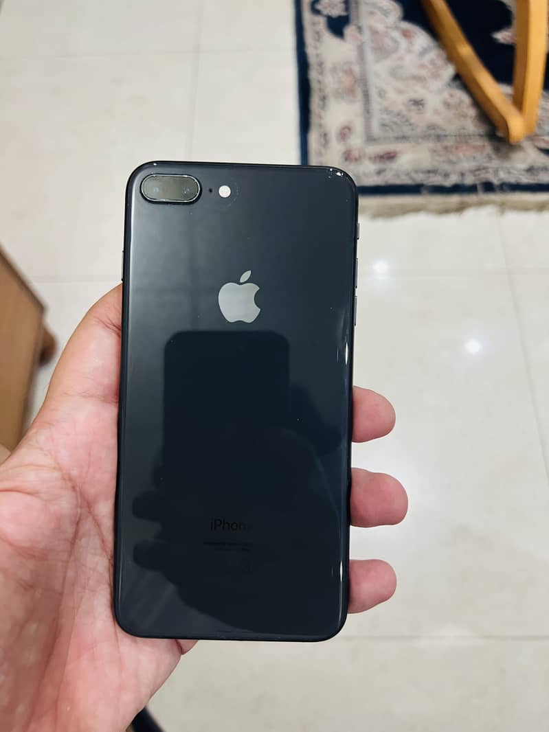 Apple iPhone 8 Plus 1