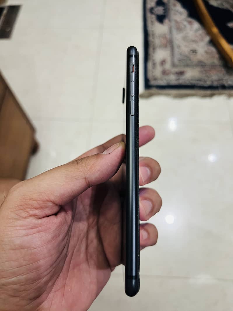 Apple iPhone 8 Plus 4