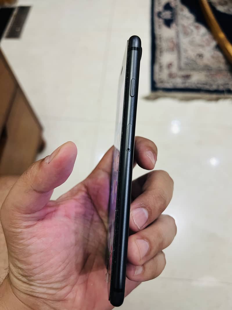 Apple iPhone 8 Plus 7