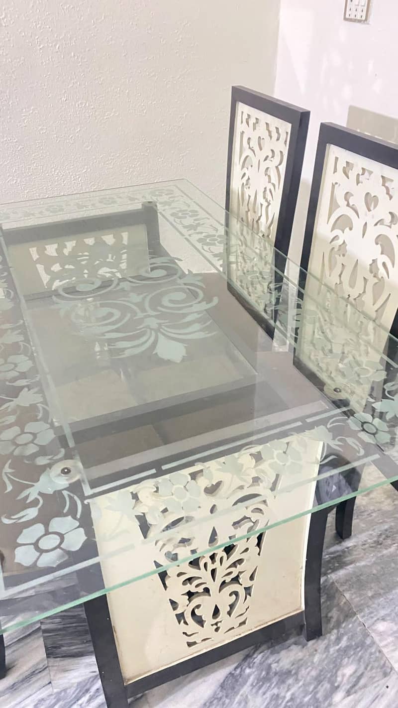 Dinning table 0