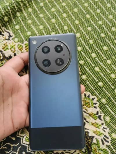 Infinix Zero 40 lush condition box charger 5 month warranty minor dot