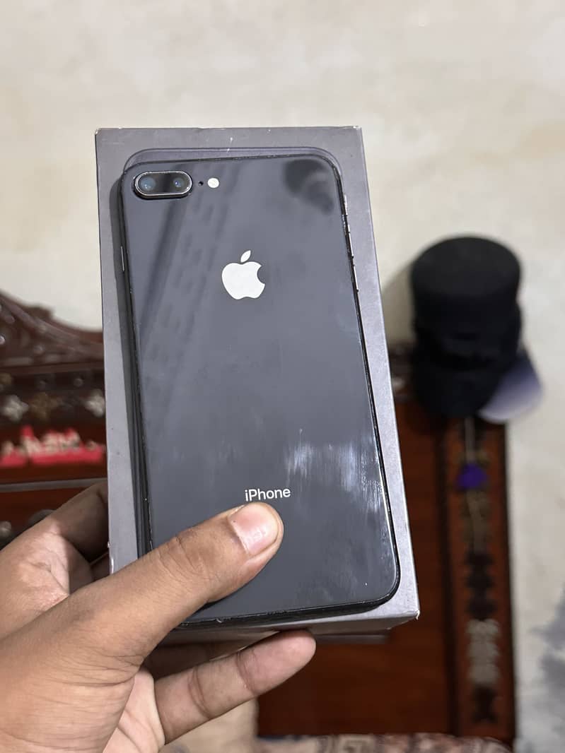 Apple iPhone 8 Plus 1