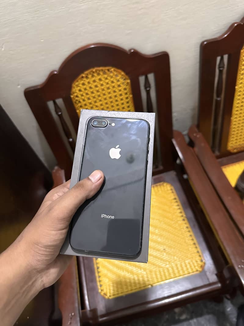Apple iPhone 8 Plus 3