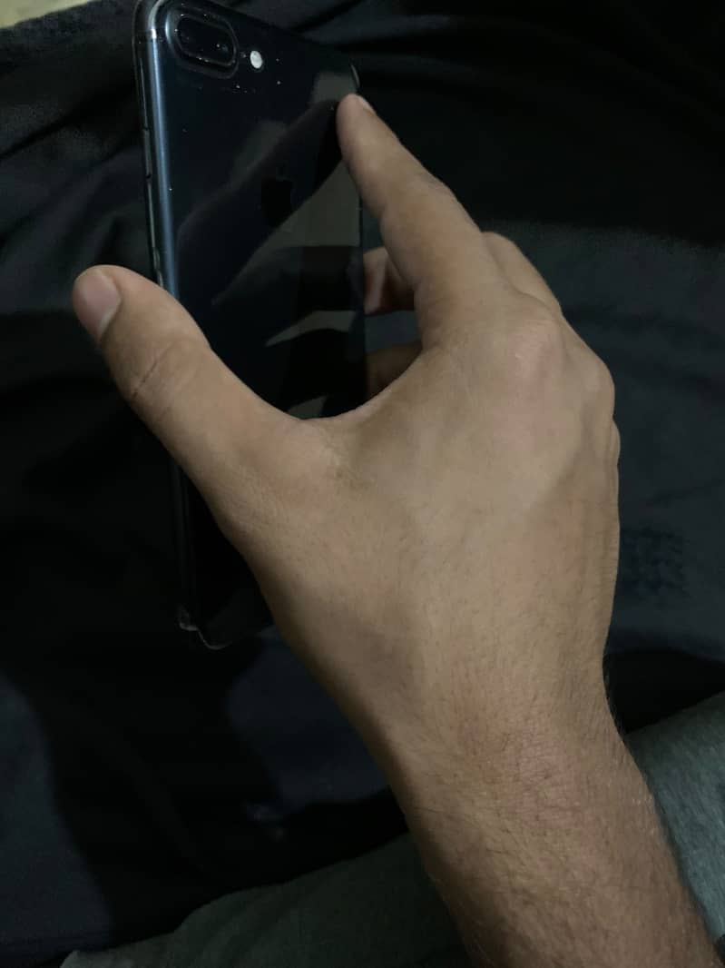 Apple iPhone 7 Plus 0