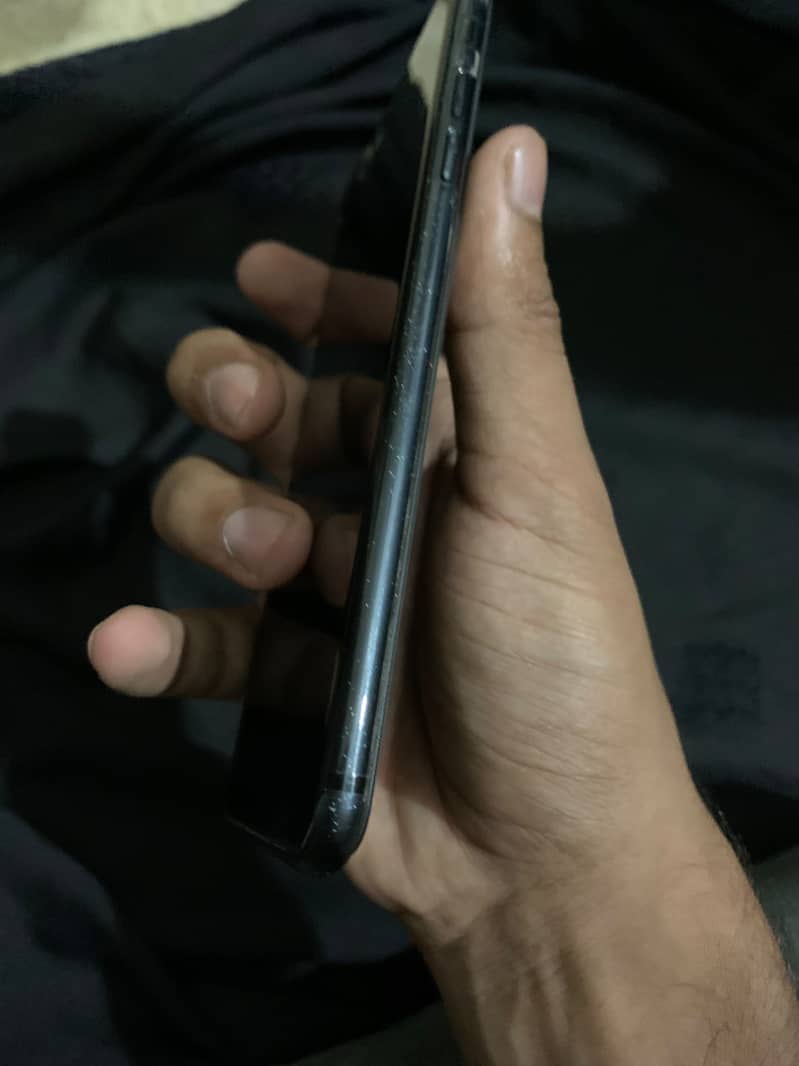 Apple iPhone 7 Plus 3