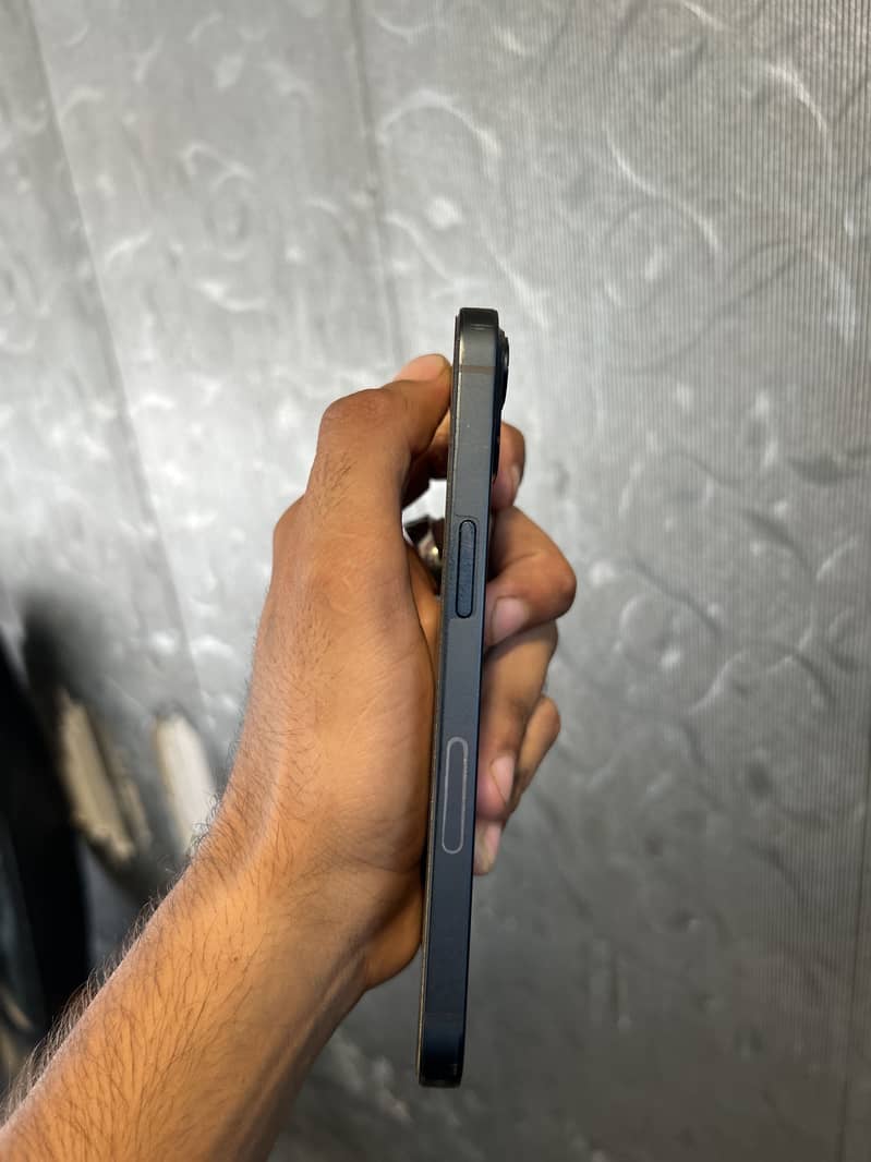 Apple iPhone 13 2