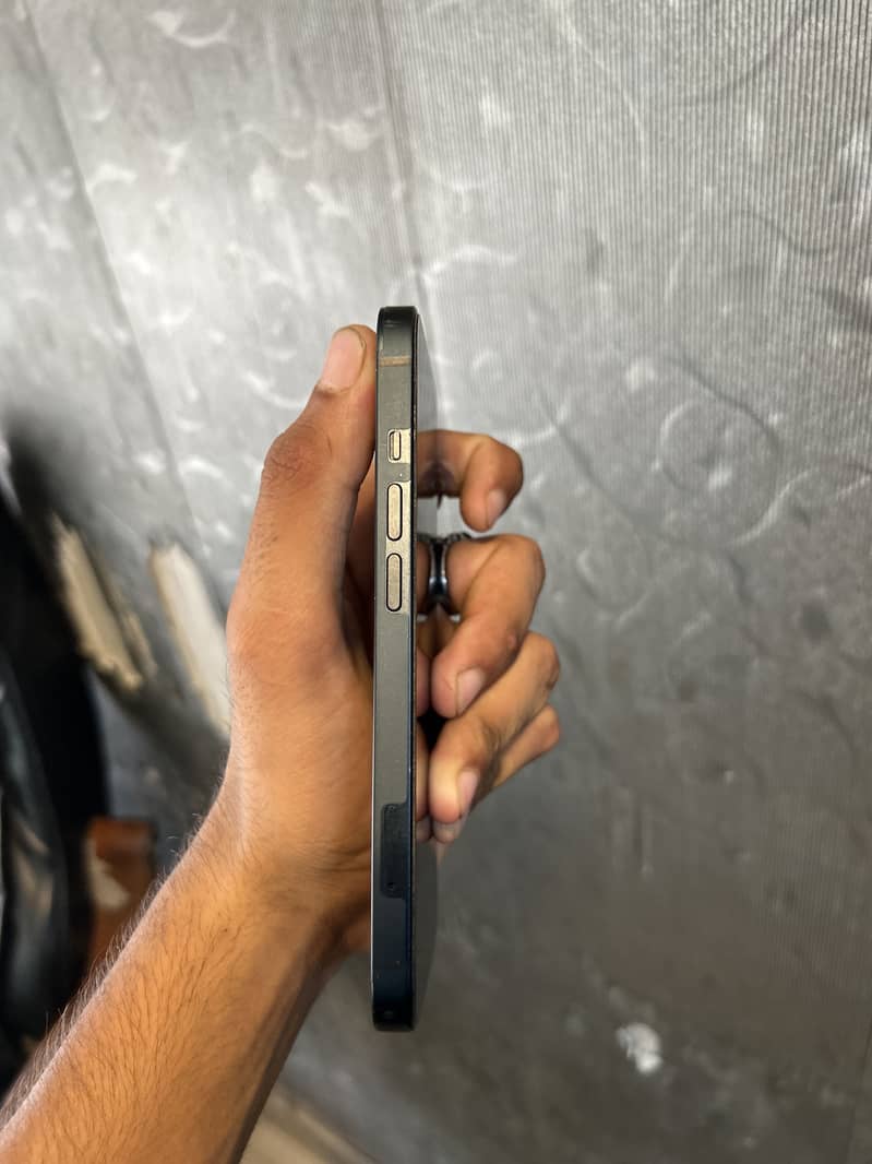 Apple iPhone 13 4