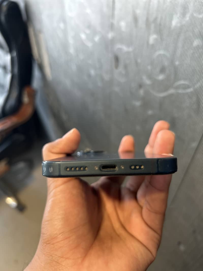 Apple iPhone 13 7