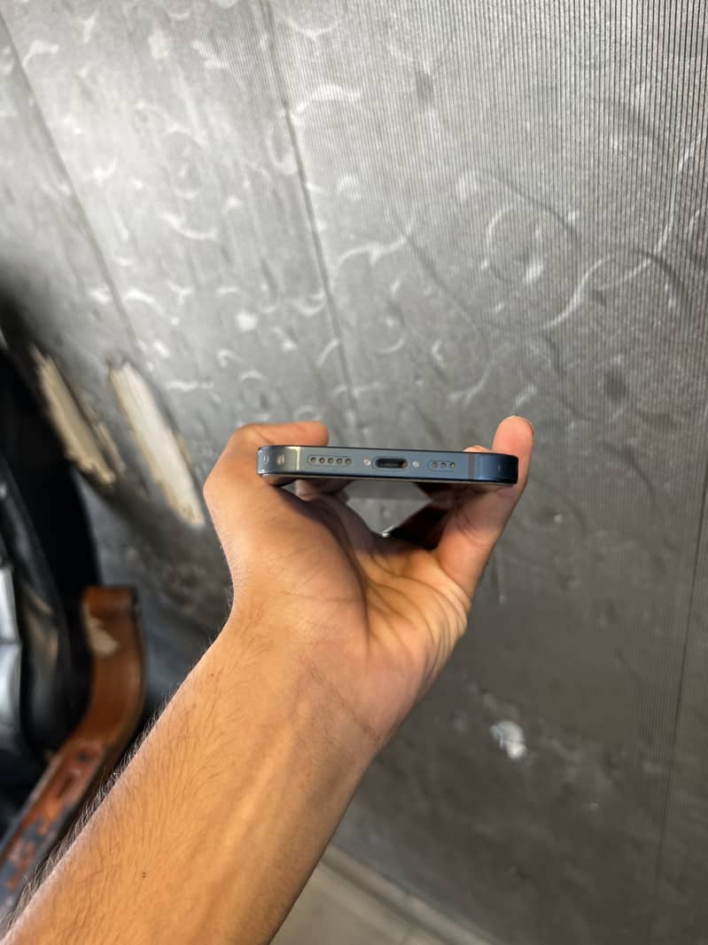 Apple iPhone 13 8