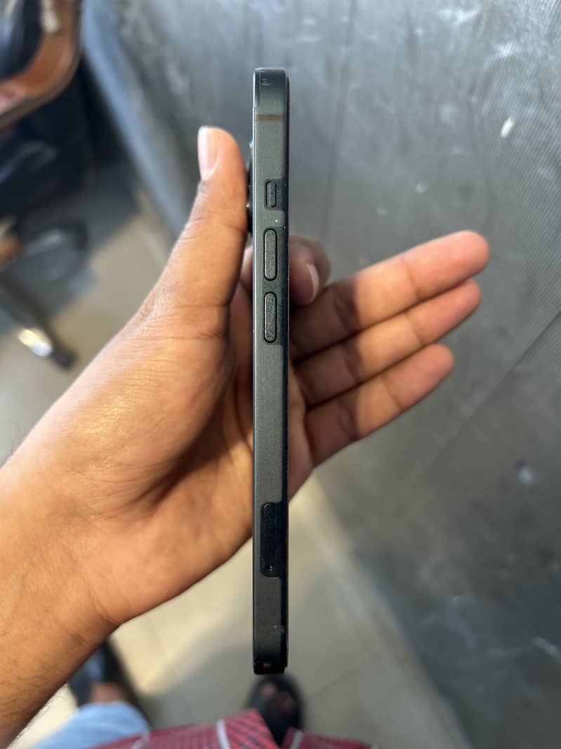 Apple iPhone 13 10