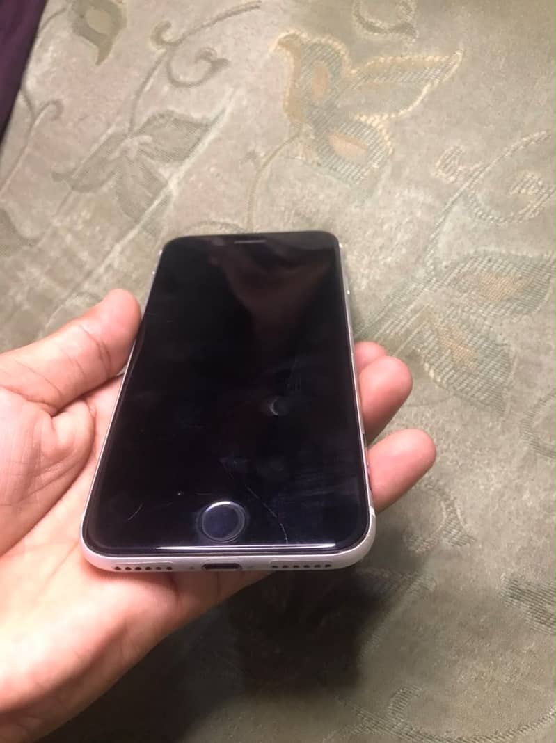 Apple iPhone SE 6
