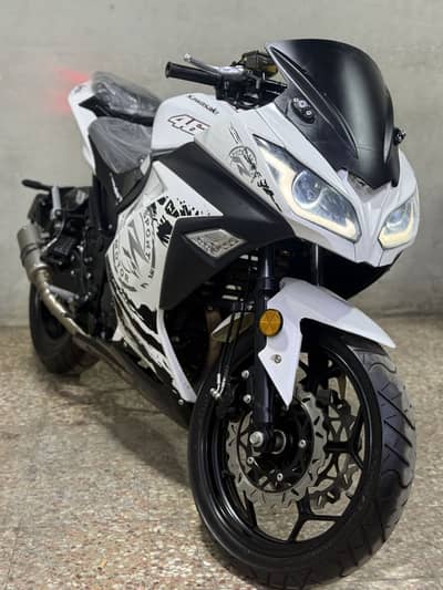 Kawasaki ninja zx10r 2024 model ( japniess model )