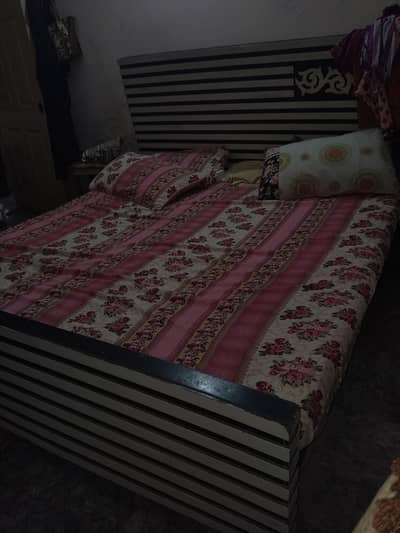 bed with sidetables