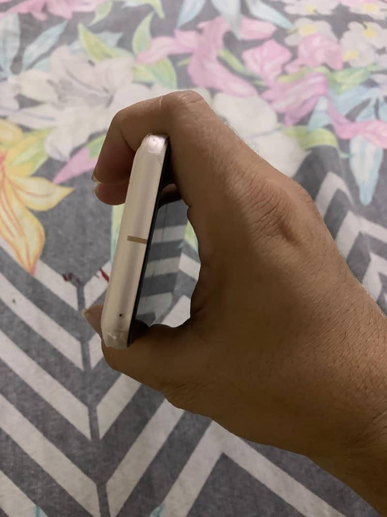 Google Pixel 8 4