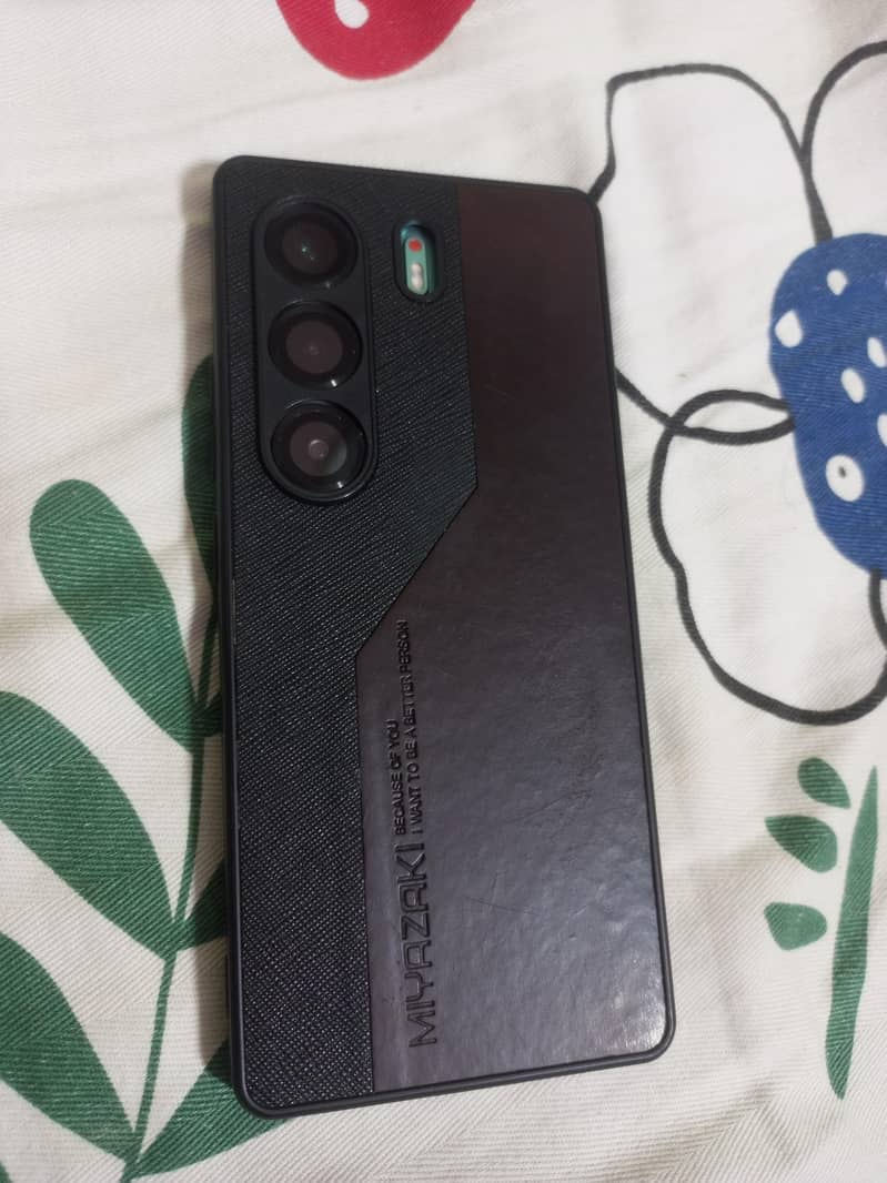 Tecno CAMON 40 Pro 4