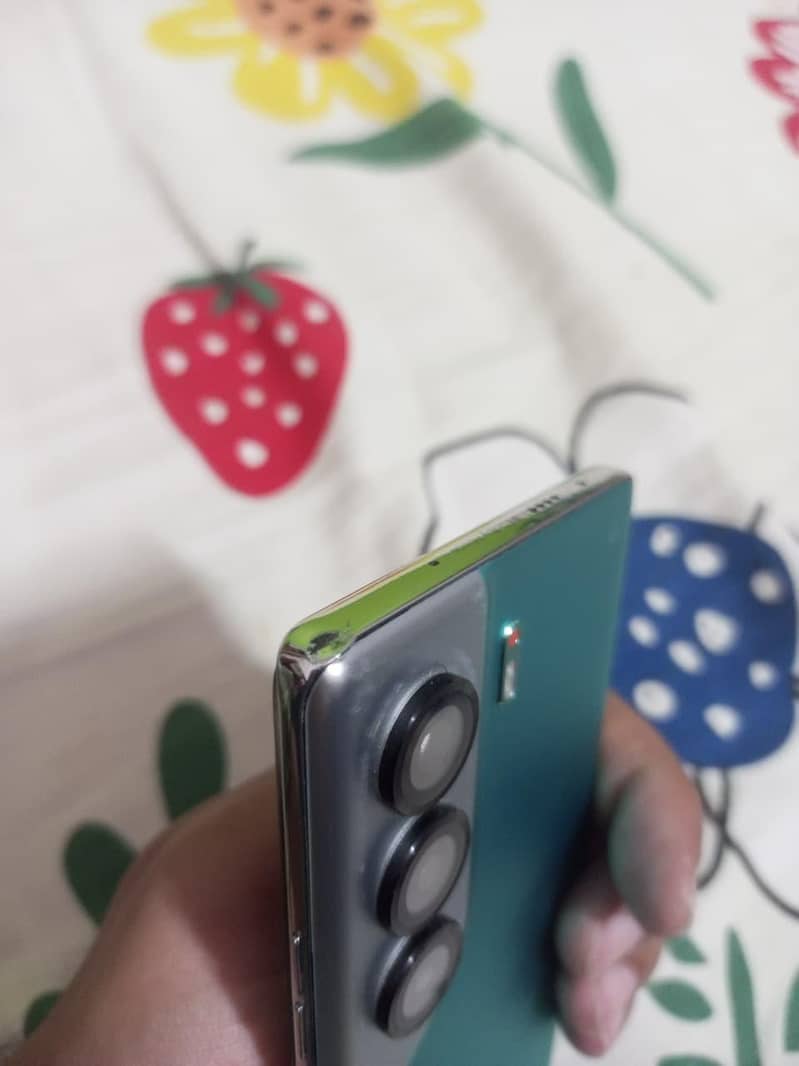 Tecno CAMON 40 Pro 7